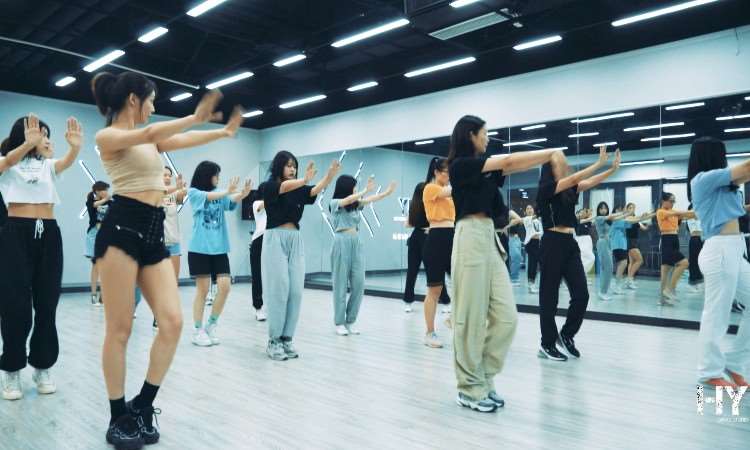 零基础想学KPOP韩舞，去哪里找专业靠谱的平价培训课程？
