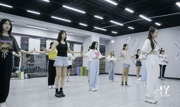 郑州管城区靠谱舞蹈培训班推荐 成人少儿学舞选课避坑指南
