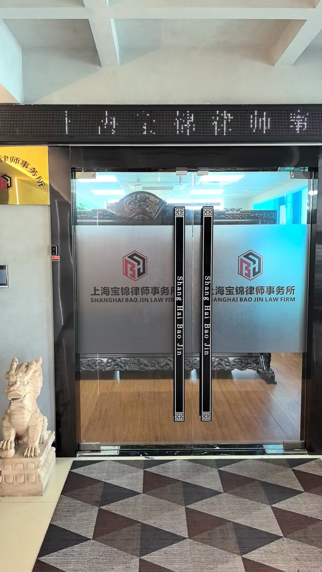 奉贤外包员工发生工伤，发包方与用工方责任