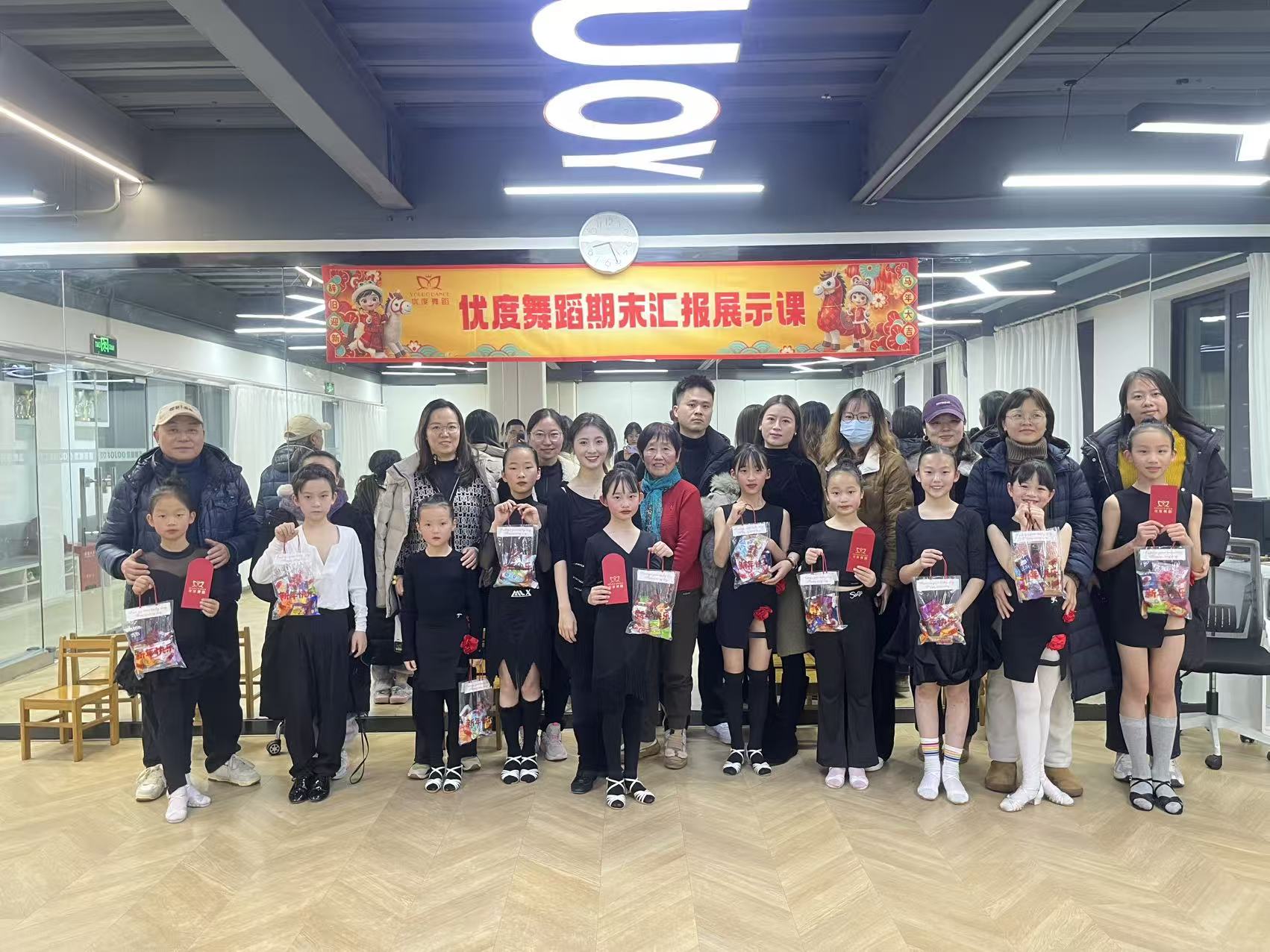 街舞班男女生都适合吗？